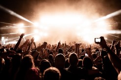 The Ultimate Guide to Understanding Concert Etiquette: Dos and Don’ts